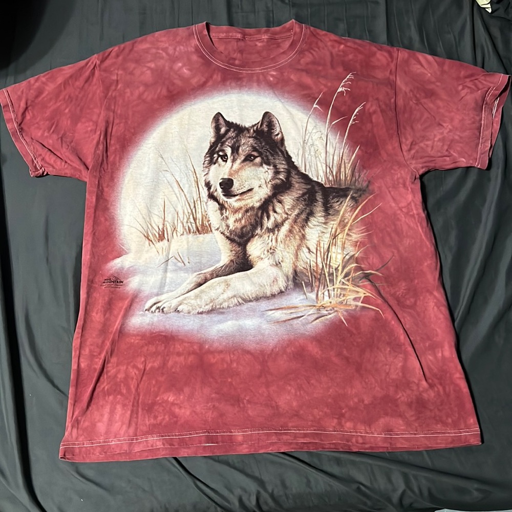 The Mountain 2001. Vintage Red Tiedye Wolf T-shirt. Size Large.